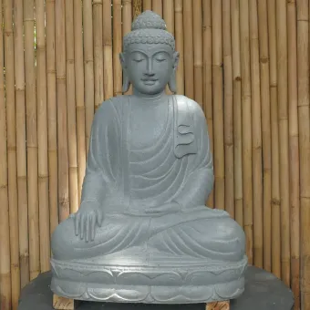 Sitzender Buddha aus Riverstone in Bhumisparsha - Geste der Erdberührung, ca. 102cm Höhe, naturbelassen 